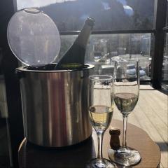 Be Happy Now Show with Claudia-Sam: Flex Your Soul Connection Muscle and be Your Inner Guide to Fulfillment: Life can be SO good and horrible too. How to navigate it without feeling like you have no control.