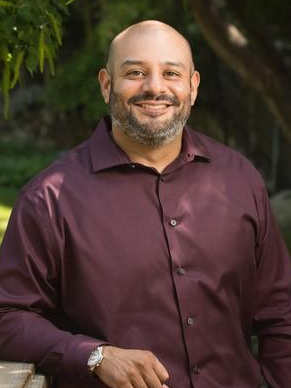 Dr. Alejandro  Covarrubias 