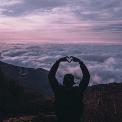 Sharing Love & Light Show with Kimberly Barrett: Vibration and Consciousness on the Planet: Manifesting: What is it?, what works? and what doesn't work?