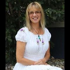 The Kornelia Stephanie Show: Rise Into Your Power with Darlene Turner.